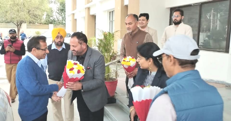 ਵਧੀਕ ਮੁੱਖ ਚੋਣ ਅਫ਼ਸਰ ਹਰੀਸ਼ ਨਈਅਰ ਵੱਲੋਂ ਜ਼ਿਲ੍ਹਾ ਅਧਿਕਾਰੀਆਂ ਨਾਲ ਮੀਟਿੰਗ